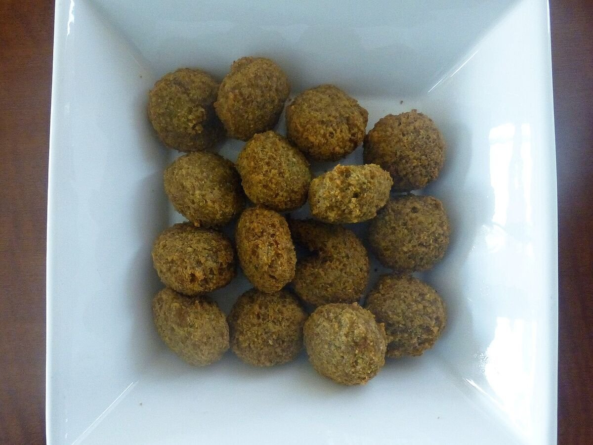 A bowl of freshly fried falafel.
