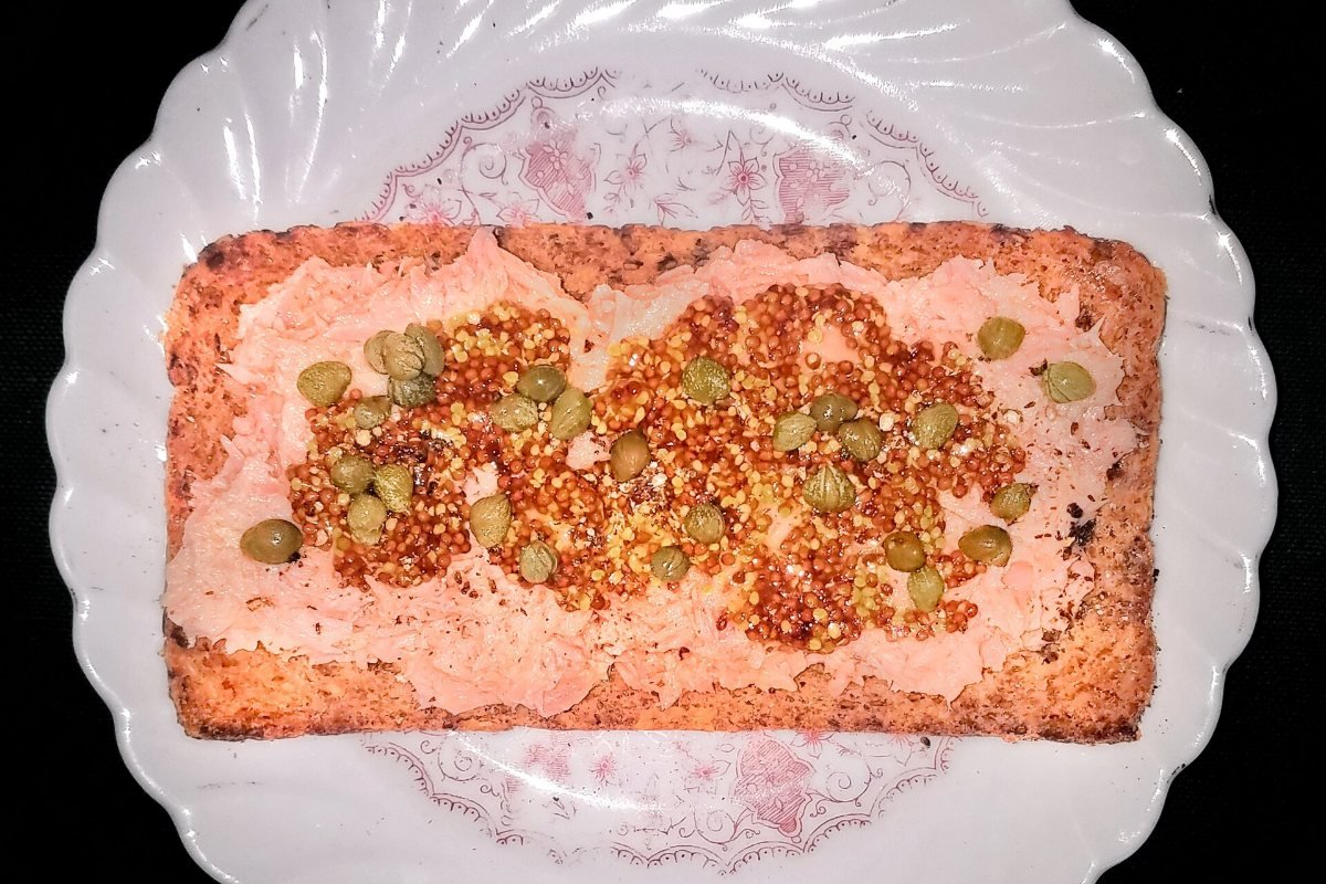 Tuna mixed with yogurt on three-grain bread.