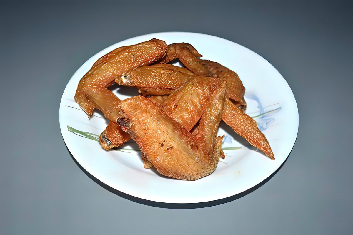 Fried chicken wings served on a tray.