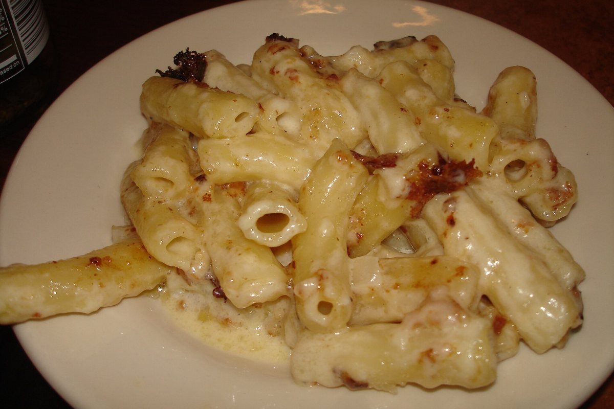 Macaroni and cheese in a dish.